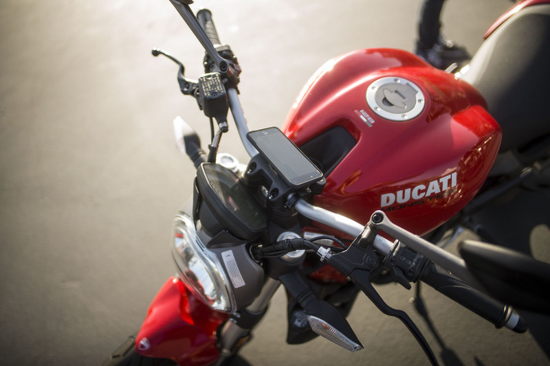 Pack complet SP-CONNECT Moto Bundle fixé sur guidon Samsung S10