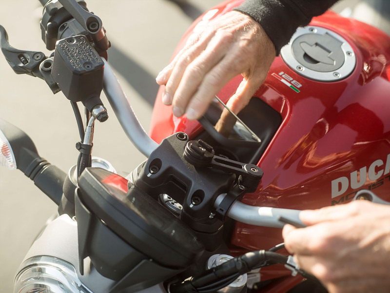 Pack complet SP-CONNECT Moto Bundle fixé sur guidon Samsung S10
