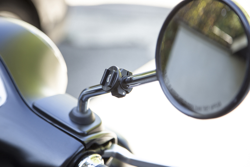 Pack complet SP-CONNECT Moto Bundle fixé sur rétroviseur Samsung S7