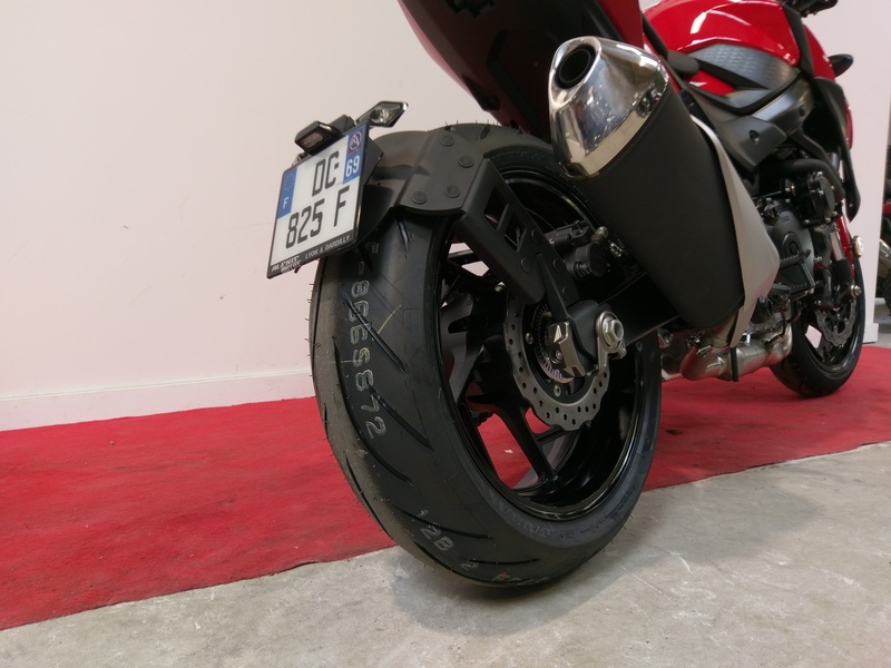 Support de plaque ACCESS DESIGN ''ras de roue'' noir Suzuki GSX-S750