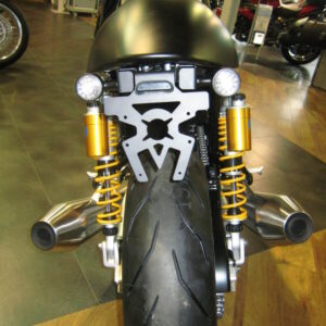 Support de plaque ACCESS DESIGN passage de roue noir Triumph Thruxton 1200